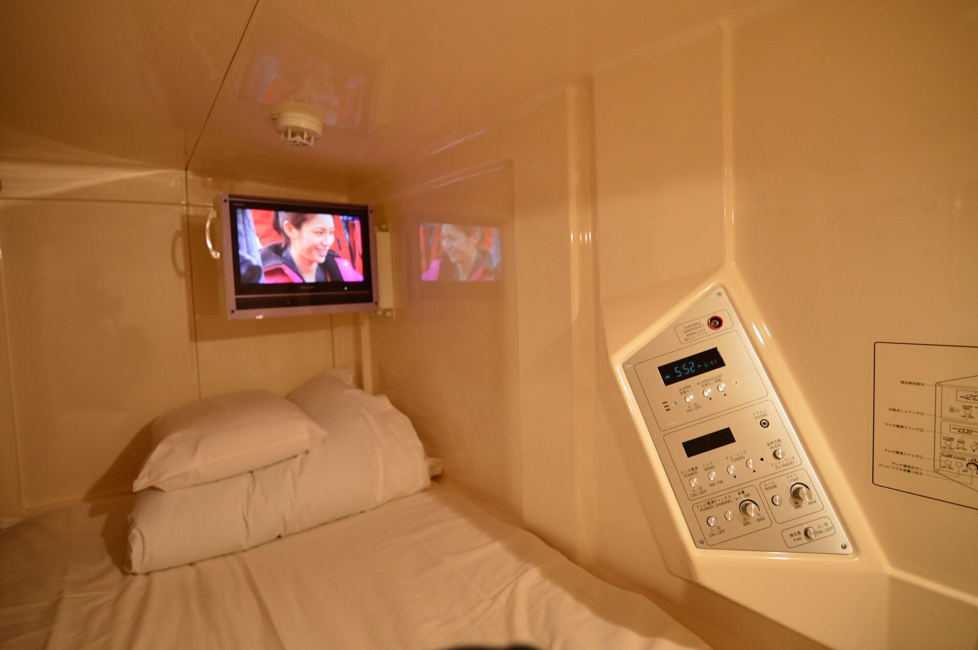 Capsule Inn Osaka - Caters To Men Bagian luar foto